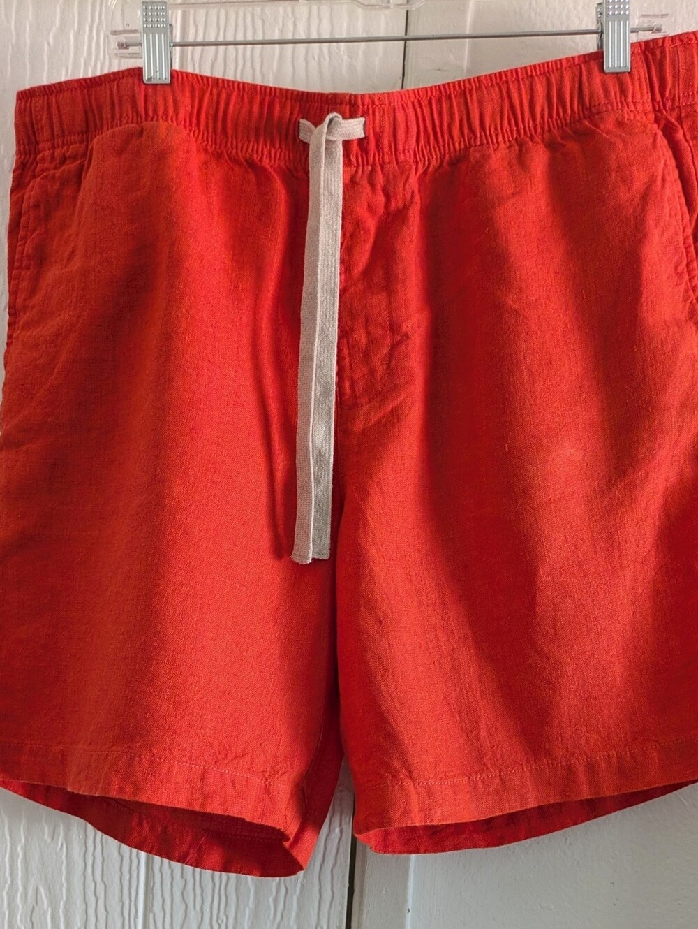 Relax, lounge in linen. We kept the fit of these pull-on shorts easy size L